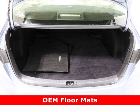 Used 2022 Toyota Corolla LE image 29
