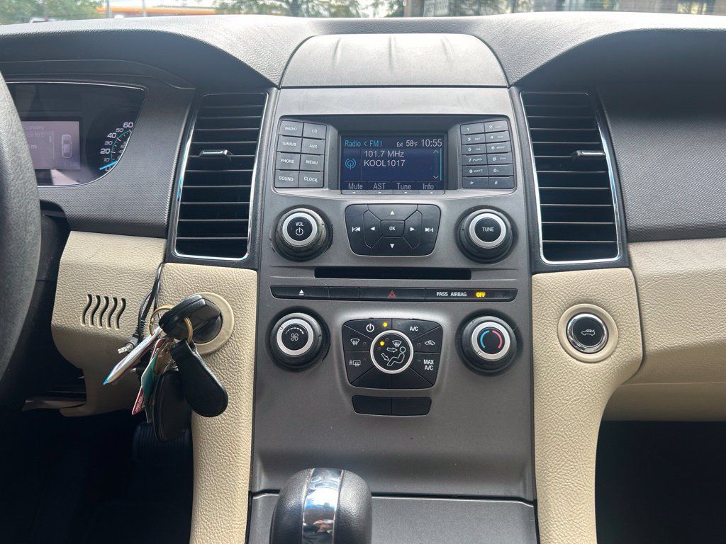Used 2013 Ford Taurus SE FWD image 13
