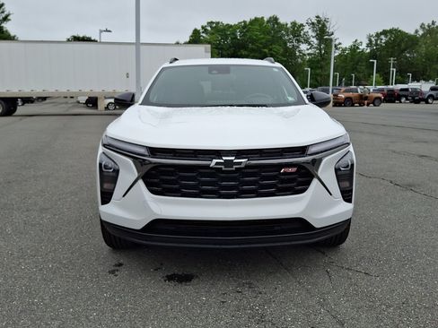 Used 2025 Chevrolet Trax RS w/ Driver Confidence Package FWD image 2