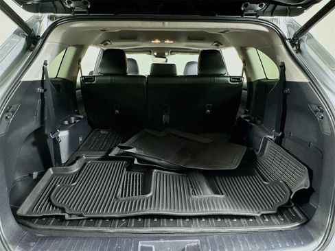 Used 2022 Toyota Highlander XLE image 21