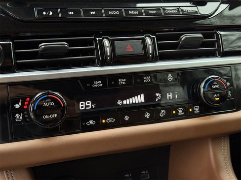 Used 2023 Nissan Pathfinder Platinum image 17