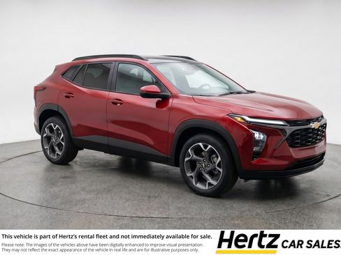 Used 2025 Chevrolet Trax LT FWD image 1