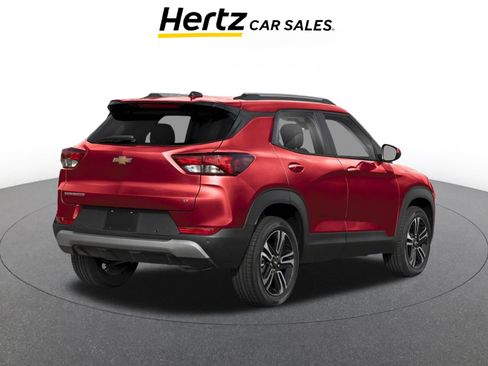 Used 2025 Chevrolet TrailBlazer LT FWD image 2
