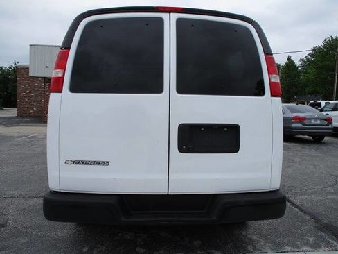 Used 2020 Chevrolet Express 2500 LS w/ Driver Convenience Package RWD image 4