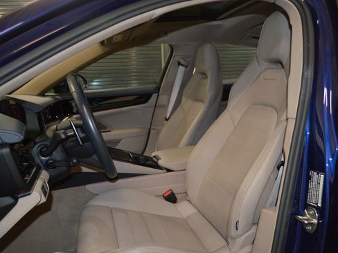 Certified 2025 Porsche Panamera image 5