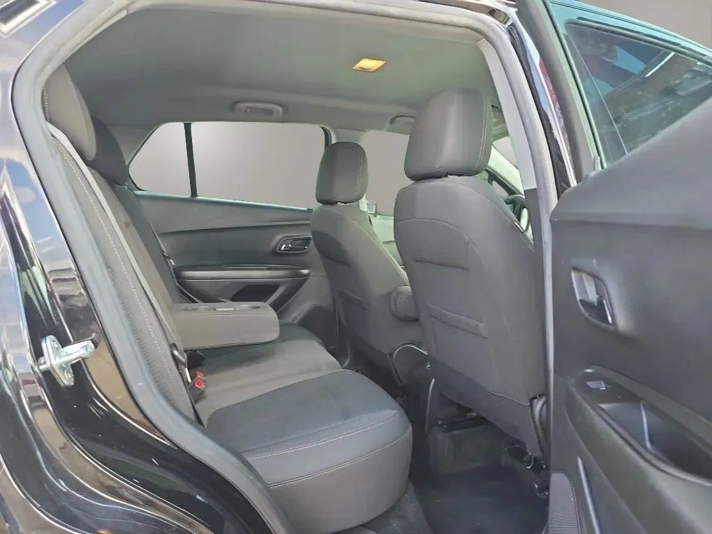 Used 2022 Chevrolet Trax LS AWD/4WD image 35