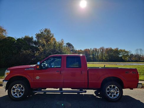 Used 2011 Ford F250 Lariat w/ Lariat Interior Pkg image 2