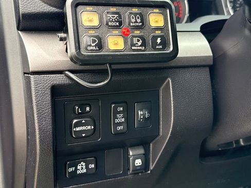 Used 2016 Toyota Tundra SR5 w/ SR5 Upgrade Package image 22