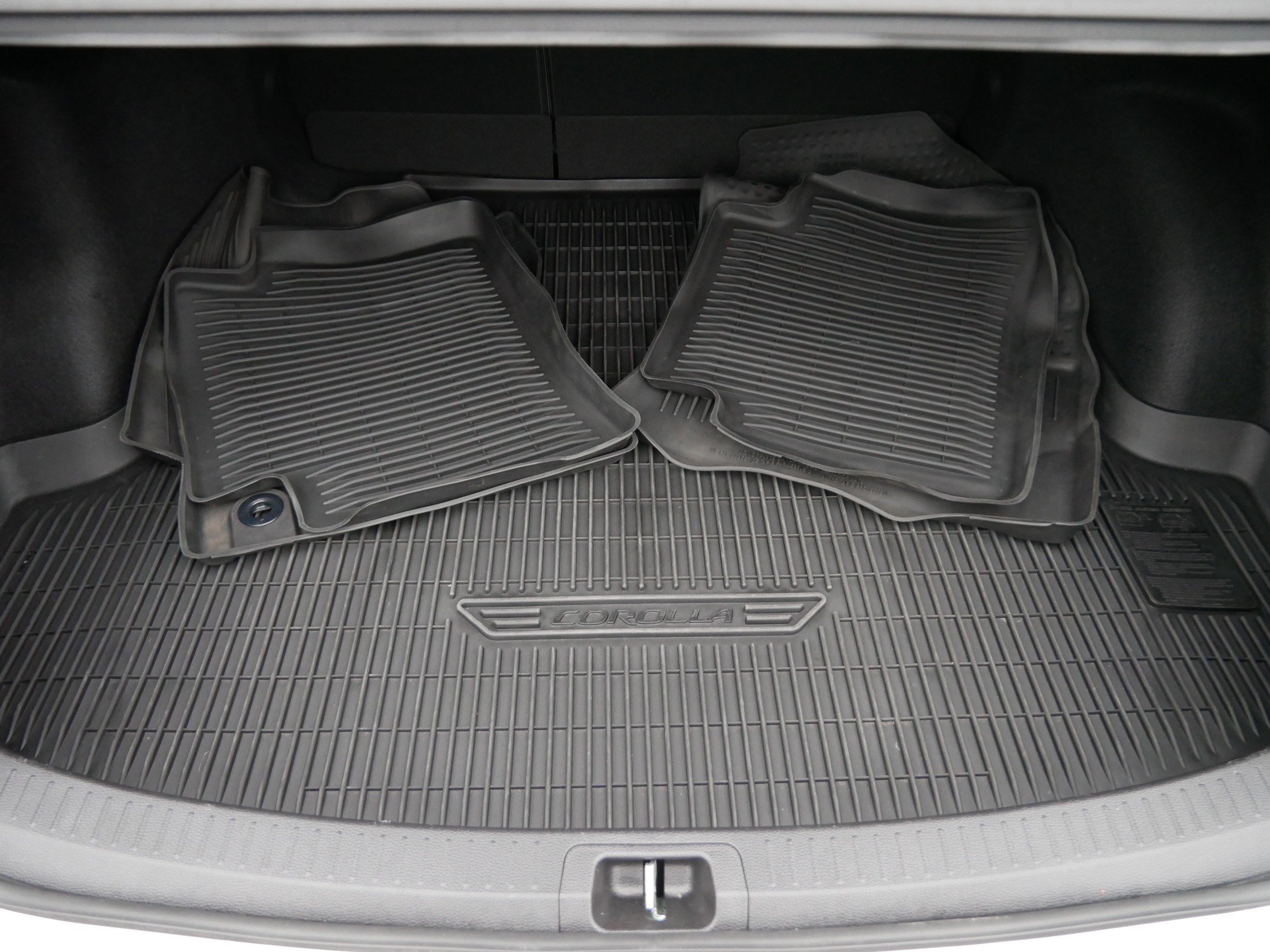 Used 2021 Toyota Corolla LE FWD image 18