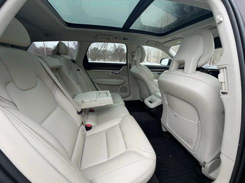 Used 2018 Volvo V90 T5 Cross Country w/ Protection Package Premier image 12