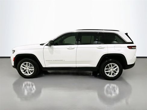 Used 2024 Jeep Grand Cherokee Laredo X image 4
