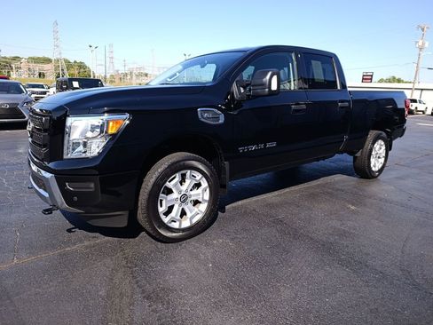 Used 2024 Nissan Titan SV w/ SV Convenience Package image 1