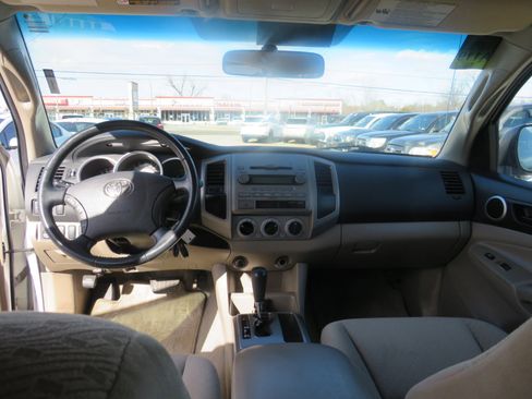 Used 2006 Toyota Tacoma PreRunner image 16
