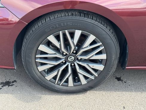Used 2024 Nissan Altima 2.5 SV FWD image 15