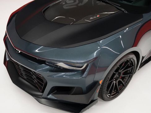 Used 2019 Chevrolet Camaro ZL1 RWD image 5