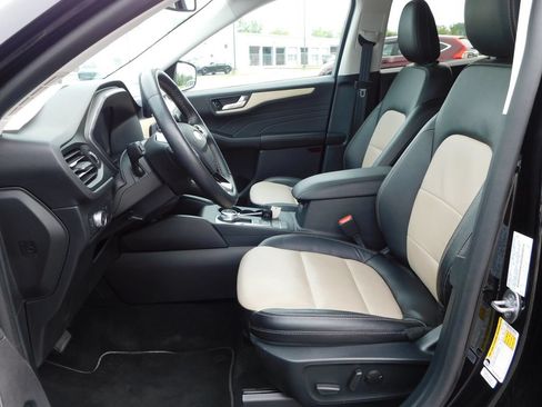 Used 2022 Ford Escape Titanium w/ Titanium Elite Package AWD/4WD image 13