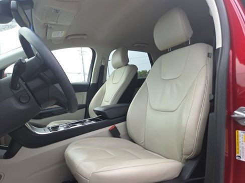 Used 2019 Ford Edge Titanium FWD image 16