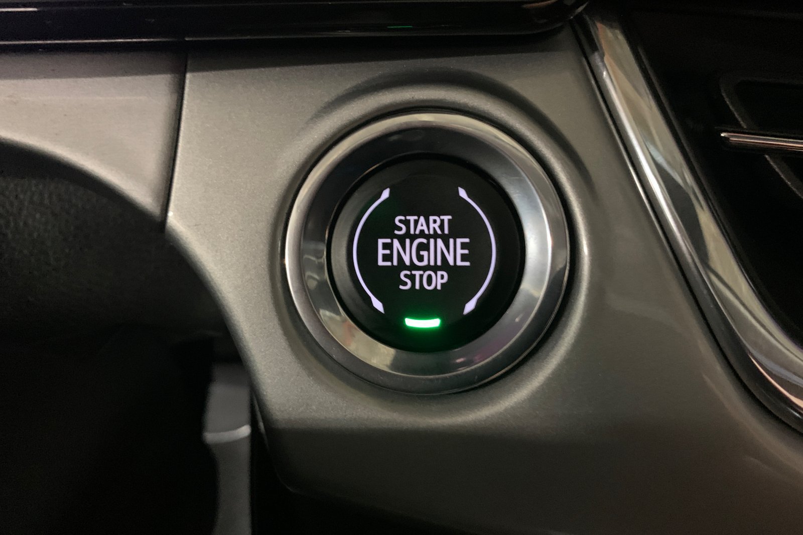 Used 2025 Chevrolet Trax LT w/ LT Convenience Package FWD image 25