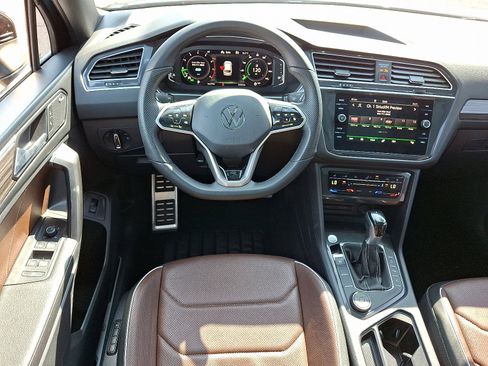 Used 2022 Volkswagen Tiguan SEL R-Line image 12