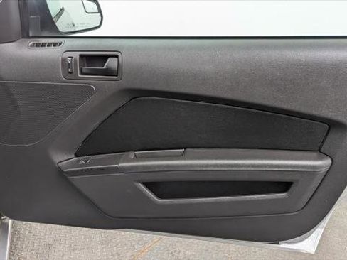 Used 2014 Ford Mustang V6 image 17