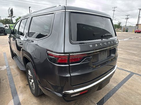 Used 2022 Jeep Wagoneer Series I RWD image 7