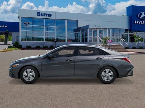 New 2026 Hyundai Elantra SE image 3