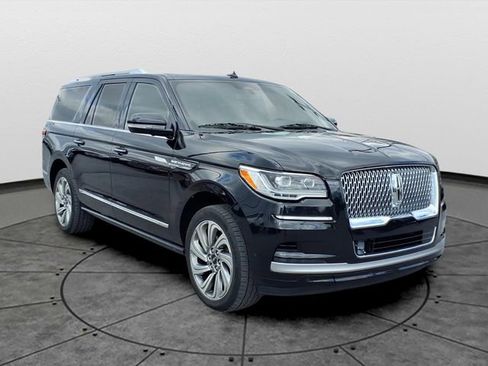 Used 2022 Lincoln Navigator L Reserve image 2