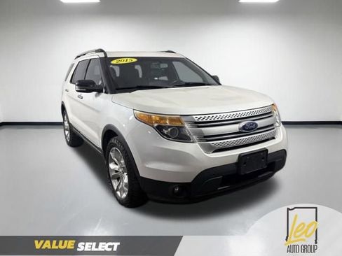 Used 2015 Ford Explorer XLT w/ Equipment Group 202A AWD/4WD image 7