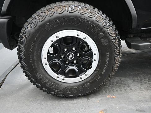 Used 2024 Ford Bronco Outer Banks w/ Sasquatch Package AWD/4WD image 11