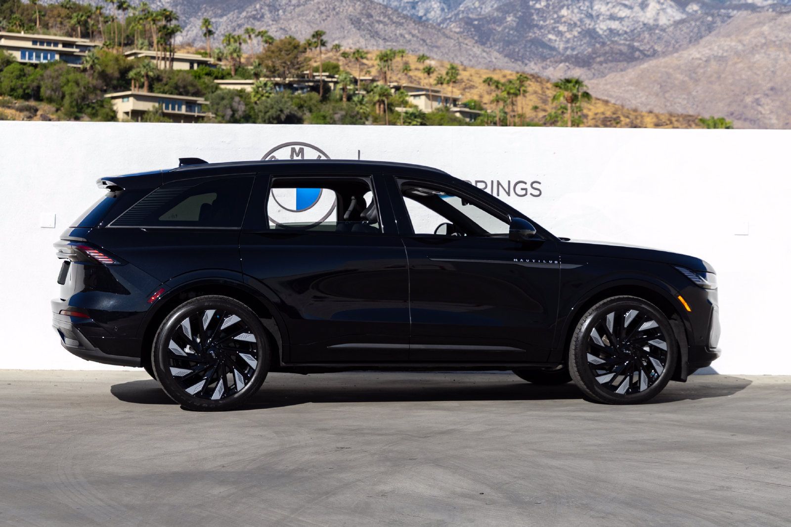 Used 2024 Lincoln Nautilus Reserve w/ Equipment Group 202A AWD/4WD image 5