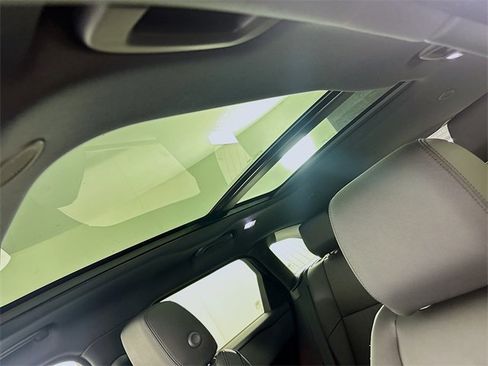 New 2026 Land Rover Range Rover Velar Dynamic SE image 14