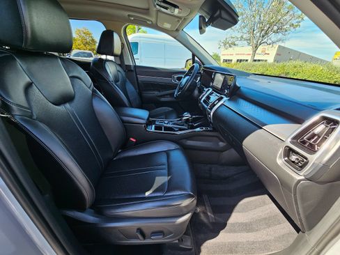 Used 2023 Kia Sorento SX FWD image 39