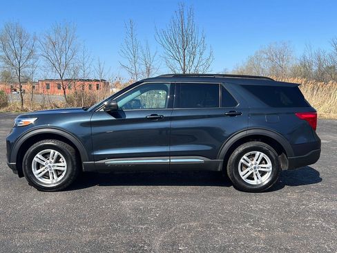 Used 2022 Ford Explorer XLT AWD/4WD image 16