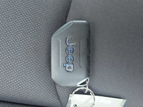 Used 2022 Jeep Wrangler Sport AWD/4WD image 33