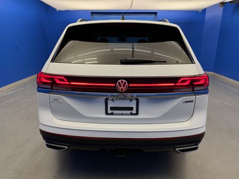 Certified 2025 Volkswagen Atlas SE w/ Panoramic Sunroof Package AWD/4WD image 6