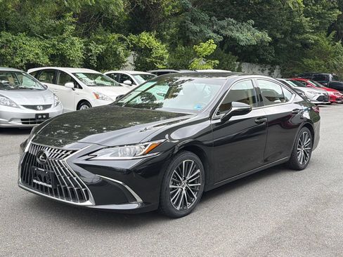Used 2023 Lexus ES 350 w/ Premium Package FWD image 2