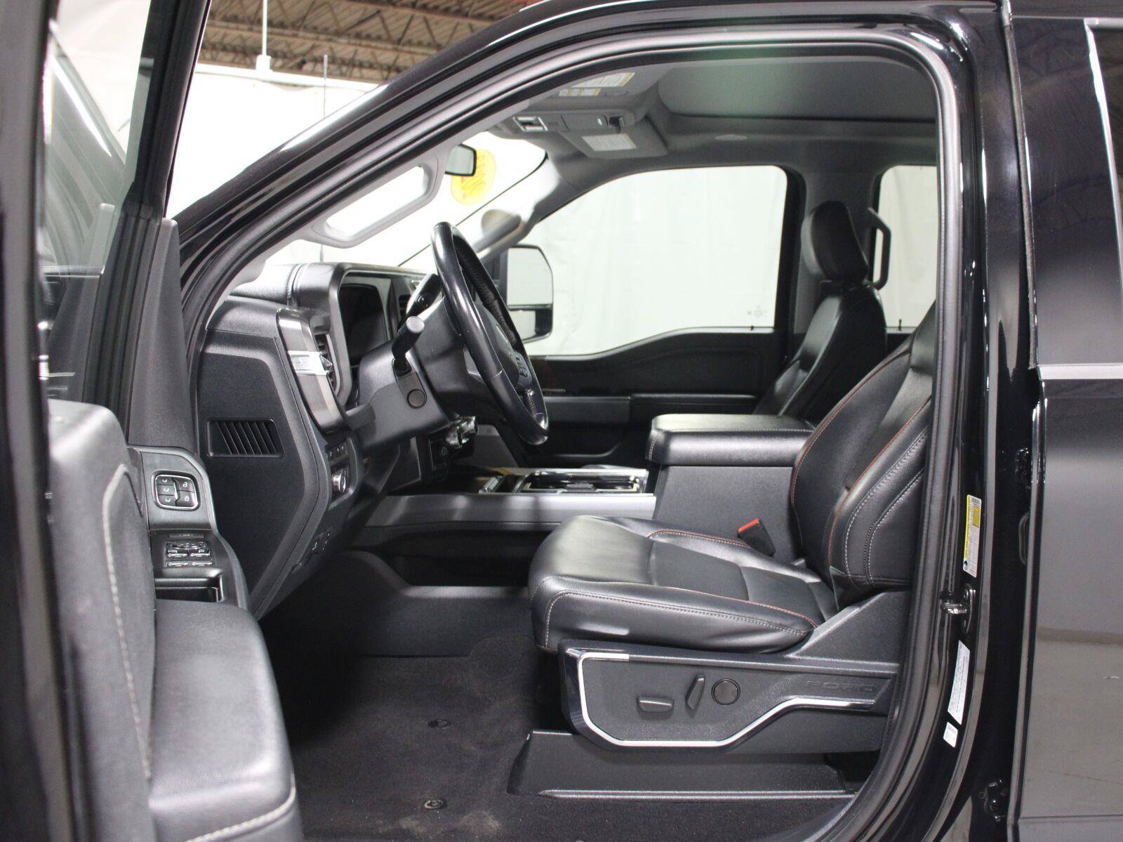 Used 2023 Ford F250 Lariat w/ Lariat Ultimate Package AWD/4WD image 2