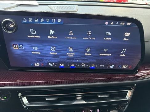 Used 2024 Chevrolet Traverse Z71 w/ Enhanced Driving Package image 16