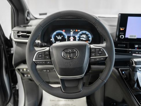 New 2026 Toyota Sienna XLE Woodland Edition AWD/4WD image 31