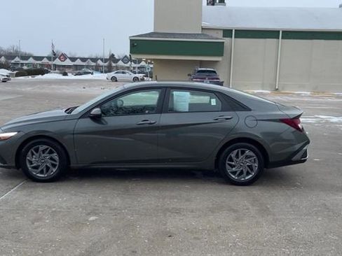 Used 2024 Hyundai Elantra SEL image 5