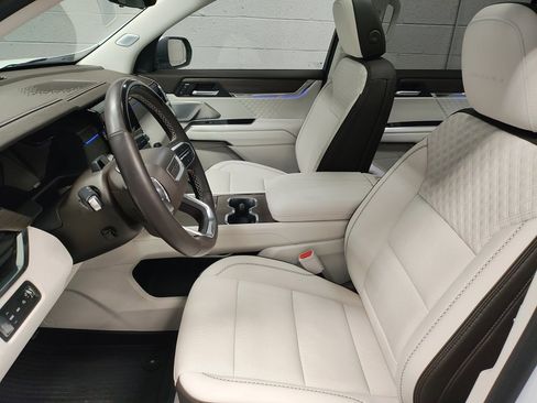 Used 2025 GMC Acadia Denali w/ Super Cruise Package image 24