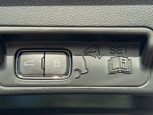 Used 2022 Ford Explorer XLT w/ Equipment Group 202A image 13