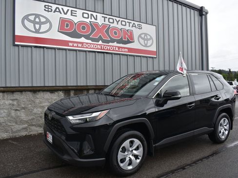 Certified 2025 Toyota RAV4 LE AWD/4WD image 1