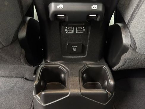 Used 2025 Jeep Wrangler Unlimited Sahara AWD/4WD image 26