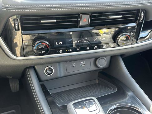 Used 2023 Nissan Rogue SL FWD image 17