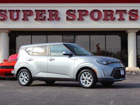 Used 2025 Kia Soul LX w/ LX Technology Package FWD image 1