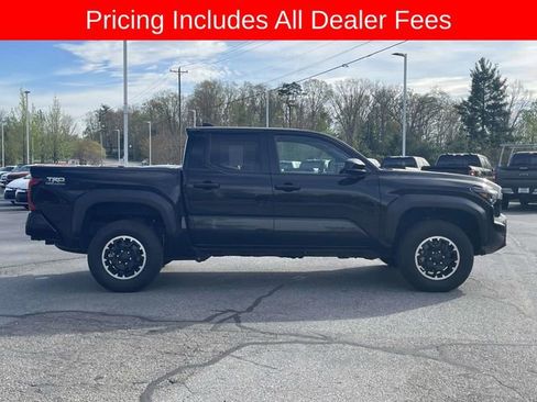 Used 2024 Toyota Tacoma TRD Off-Road AWD/4WD image 6