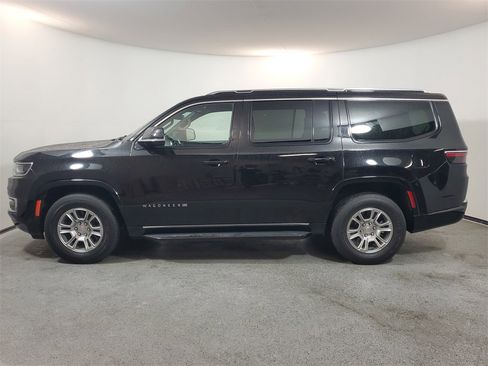 Used 2023 Jeep Wagoneer 4WD image 4