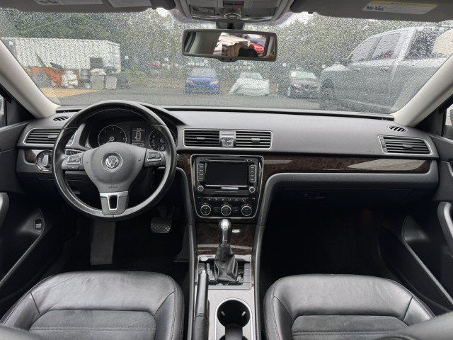 Used 2015 Volkswagen Passat TDI SEL Premium FWD image 6
