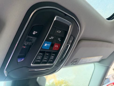 Used 2023 Jeep Grand Cherokee 4WD 4xe image 30